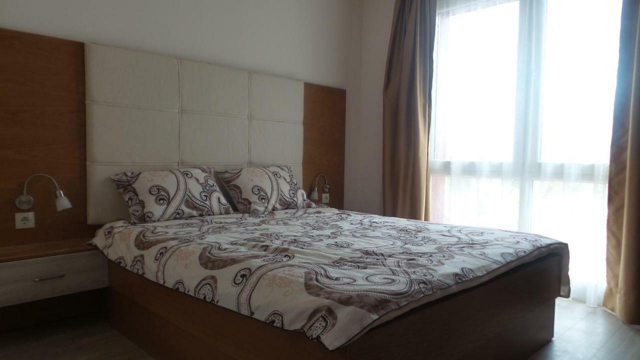 Astoria Apartment Veliko Tărnovo Exteriör bild