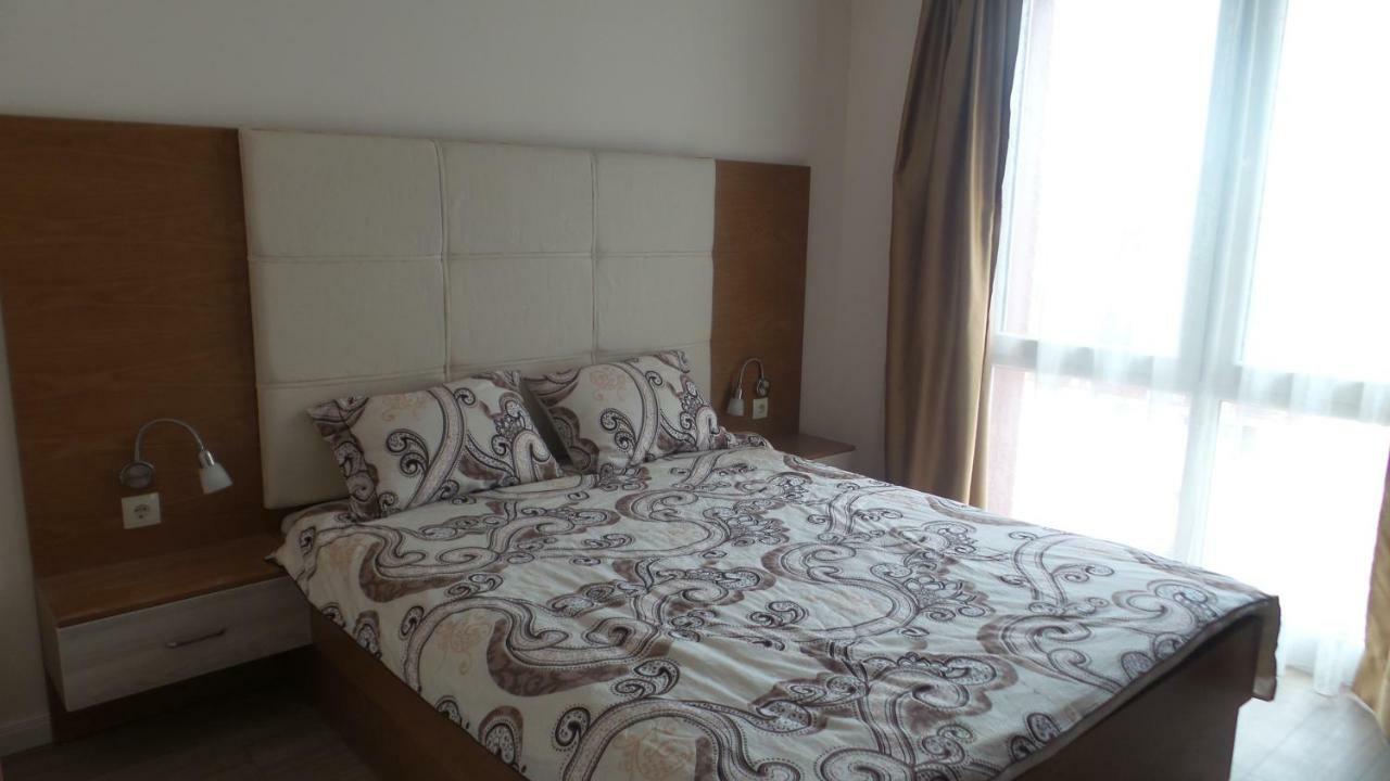 Astoria Apartment Veliko Tărnovo Exteriör bild
