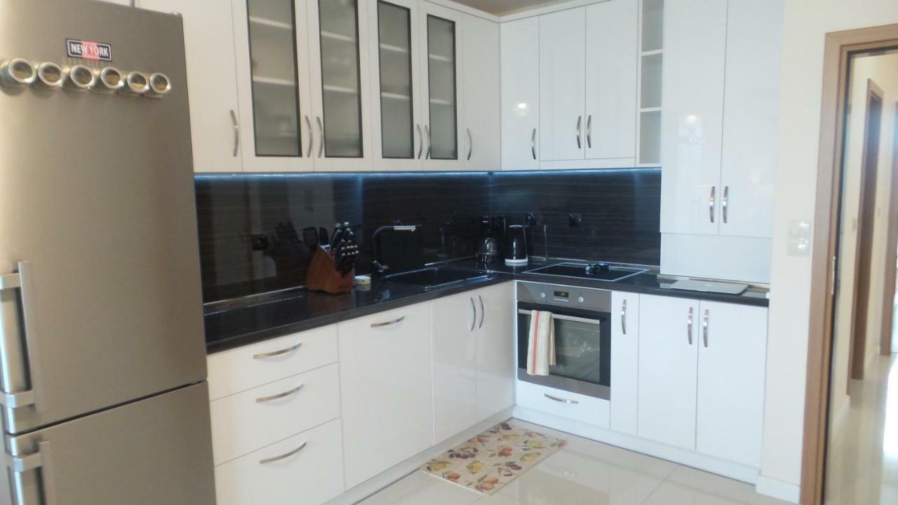 Astoria Apartment Veliko Tărnovo Exteriör bild