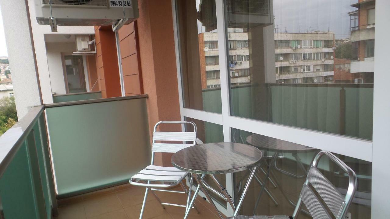 Astoria Apartment Veliko Tărnovo Exteriör bild
