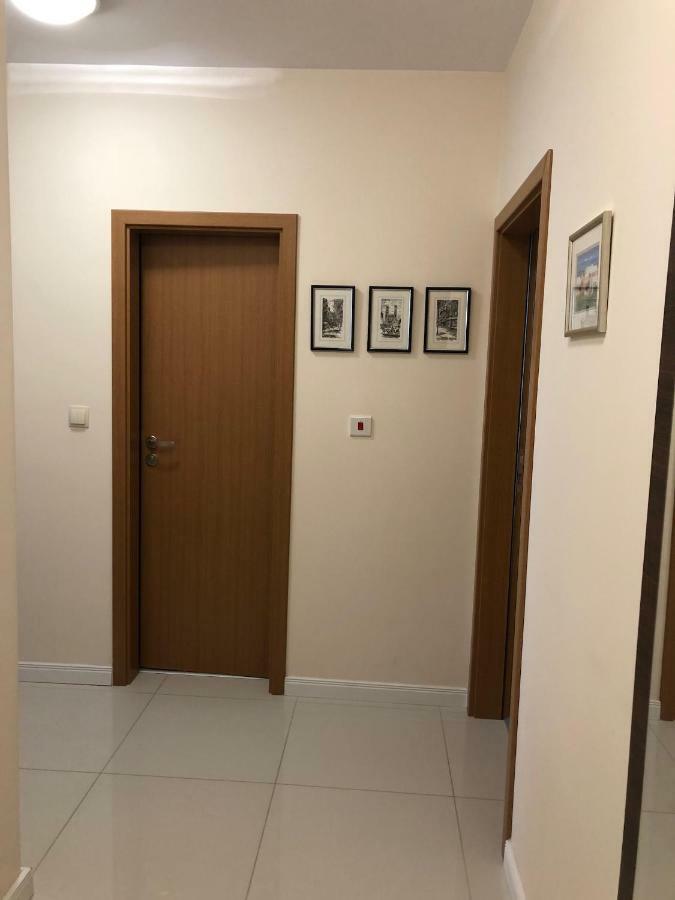 Astoria Apartment Veliko Tărnovo Exteriör bild