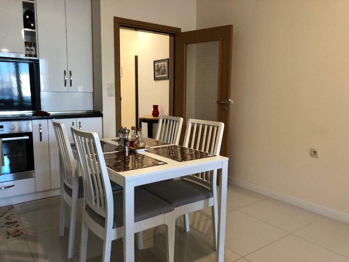 Astoria Apartment Veliko Tărnovo Exteriör bild